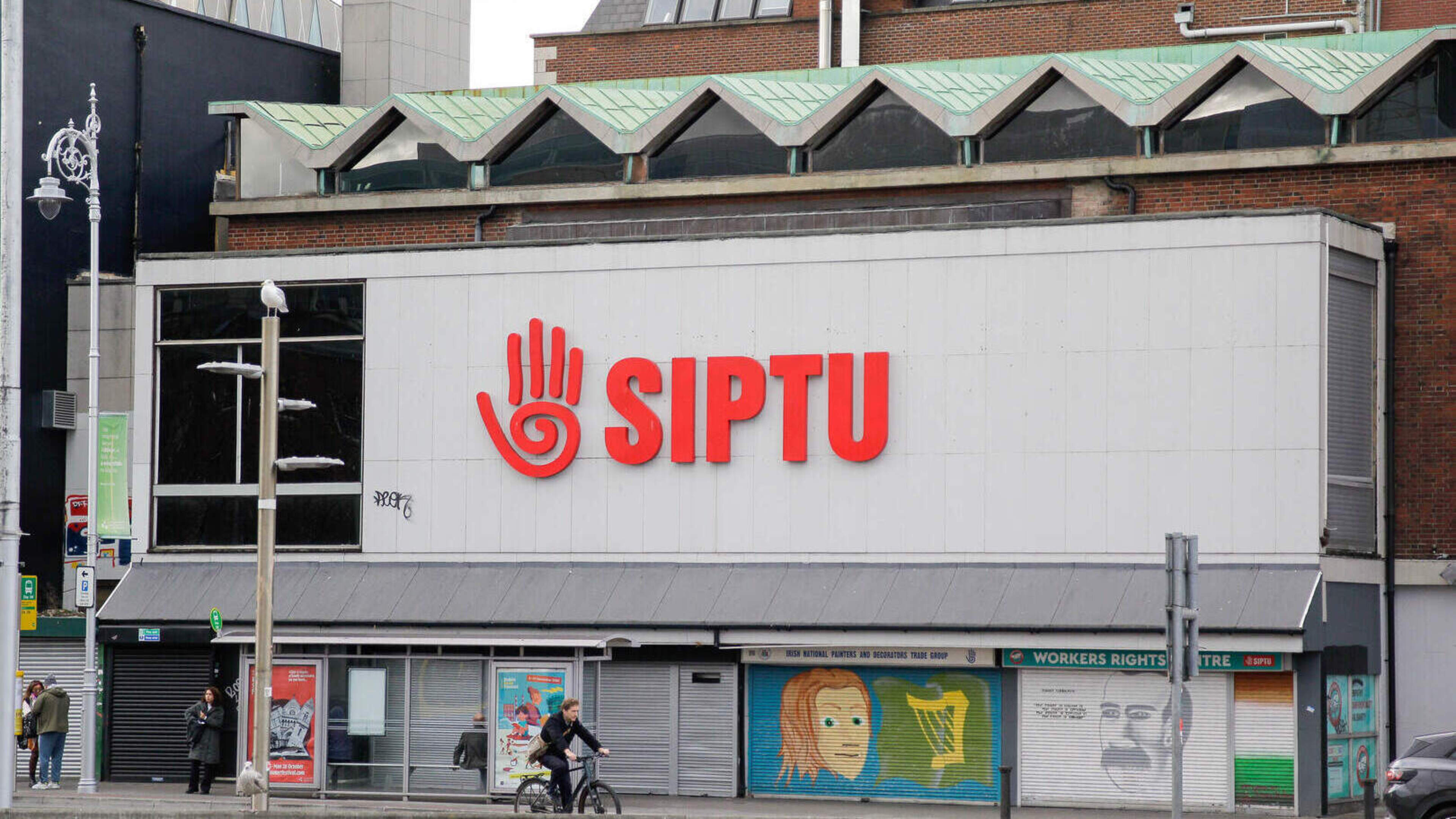 Majority of 75,000 Siptu members in the public service vote for strike action in escalating row over pay